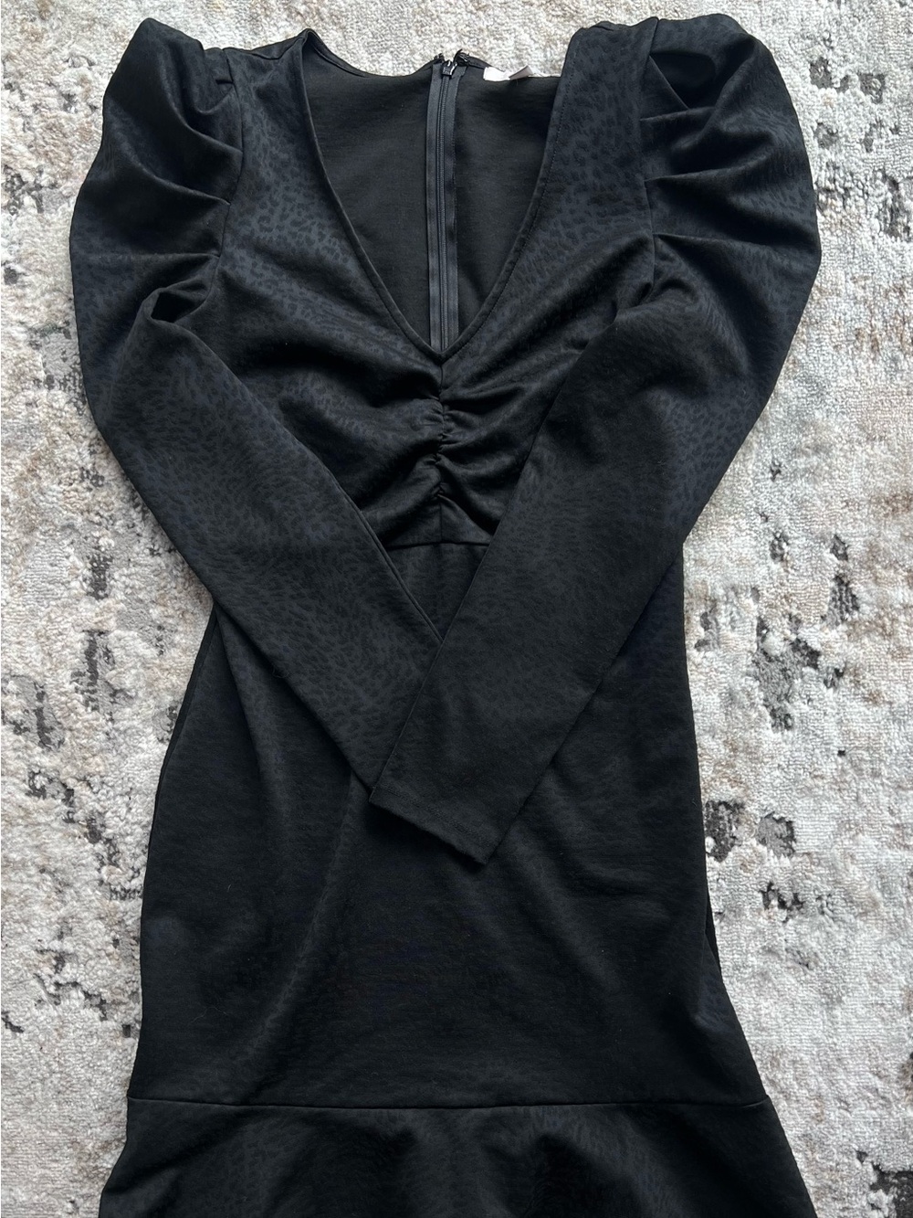 Chelsea28 Black Ruched V-Neck Long Sleeve Dress